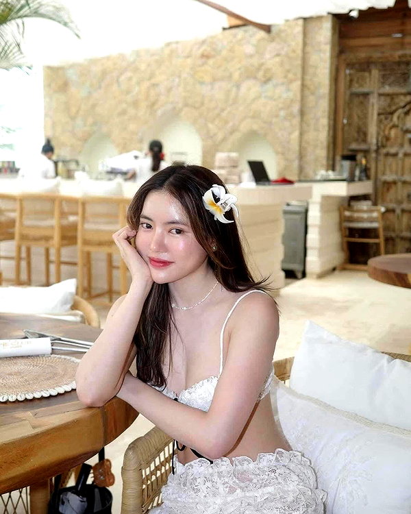 lyhythuedoxinh instagram image archive image