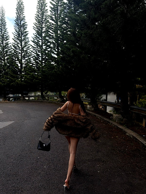 quenhi.phamm instagram image archive image