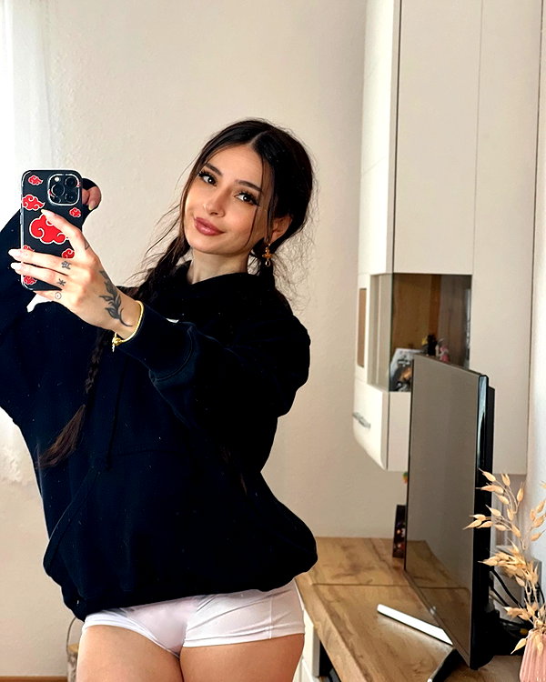 cata.leyah instagram image archive image