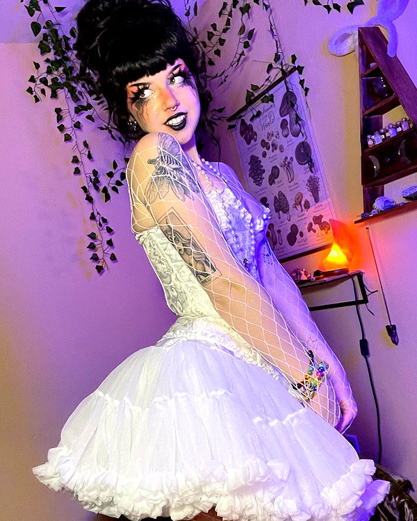 yeahimcaroline instagram image archive image