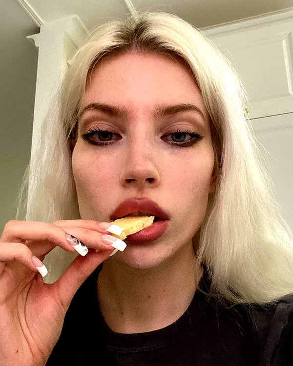 anya4everr instagram image archive image