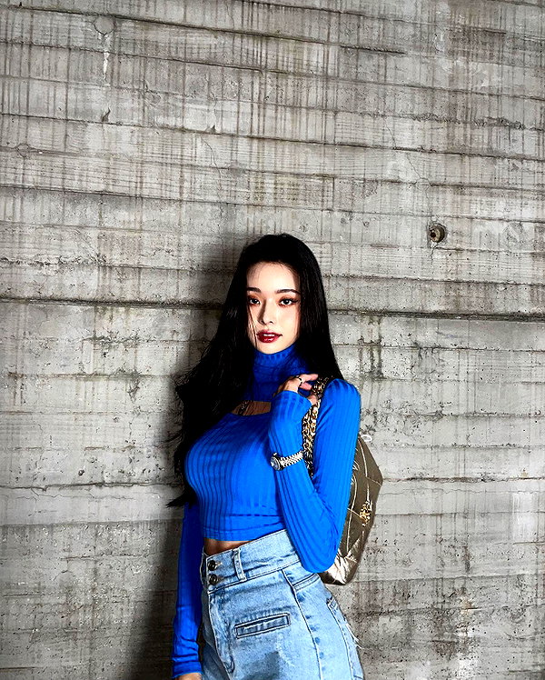 dear.zia instagram image archive image