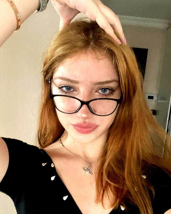 baddiesessence instagram image archive image