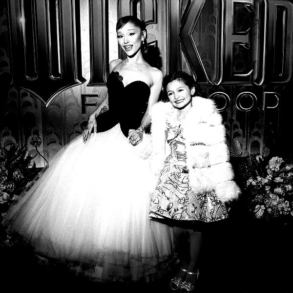 arianagrande instagram image archive image