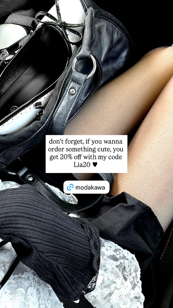 _lia.moon instagram image archive image