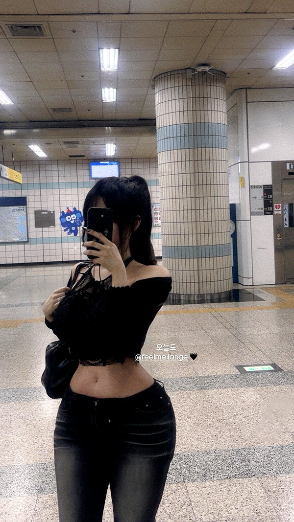 Archived image from @owol.xx on Instagram