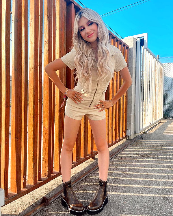 ellianawalmsley instagram image archive image