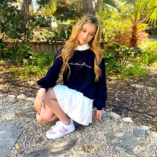 ellianawalmsley instagram image archive image