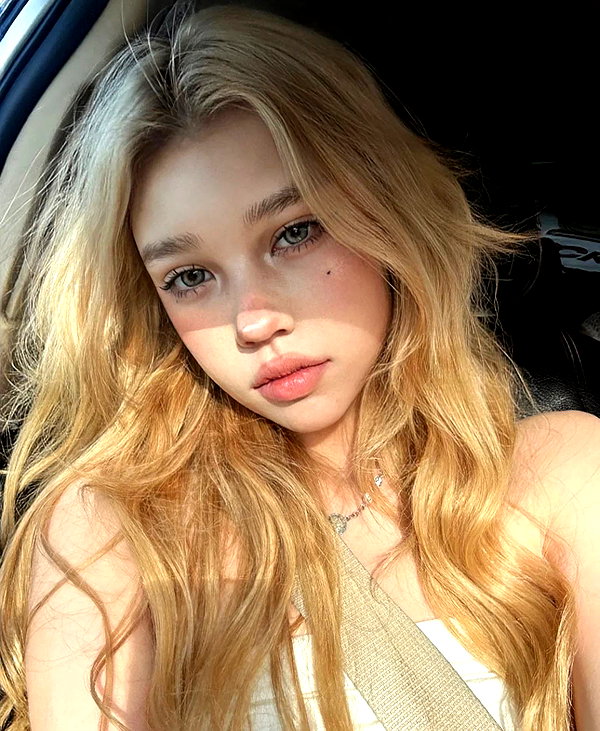 baddiesessence instagram image archive image
