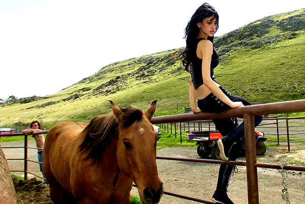 leonanaomii instagram image archive image
