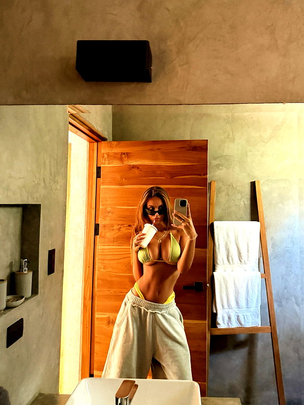 pia__kim instagram image archive image