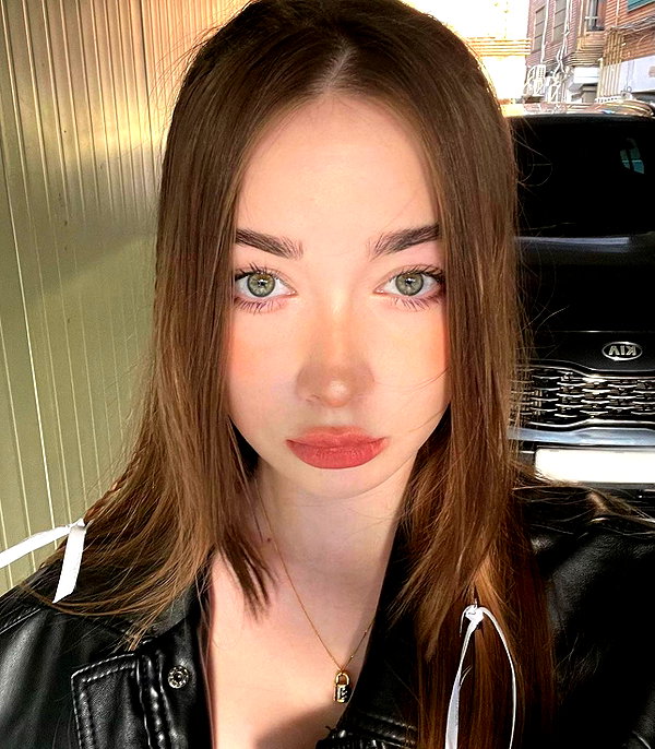 baddiesessence instagram image archive image