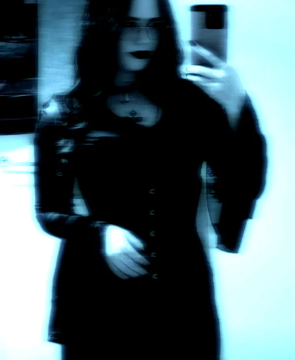 chica.niebla instagram image archive image