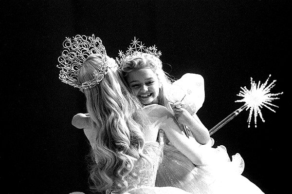 arianagrande instagram image archive image