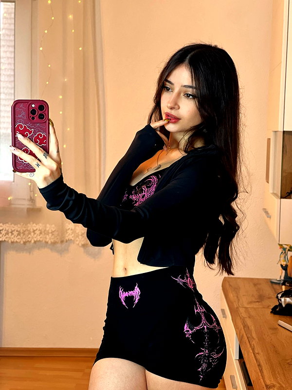 cata.leyah instagram image archive image