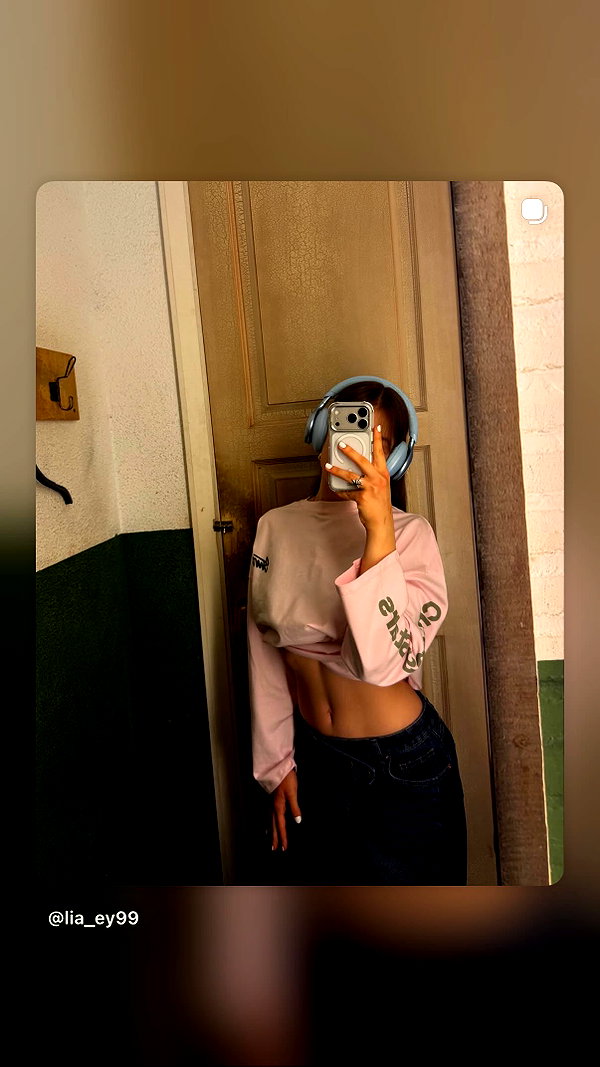 lia_ey99 instagram image archive image
