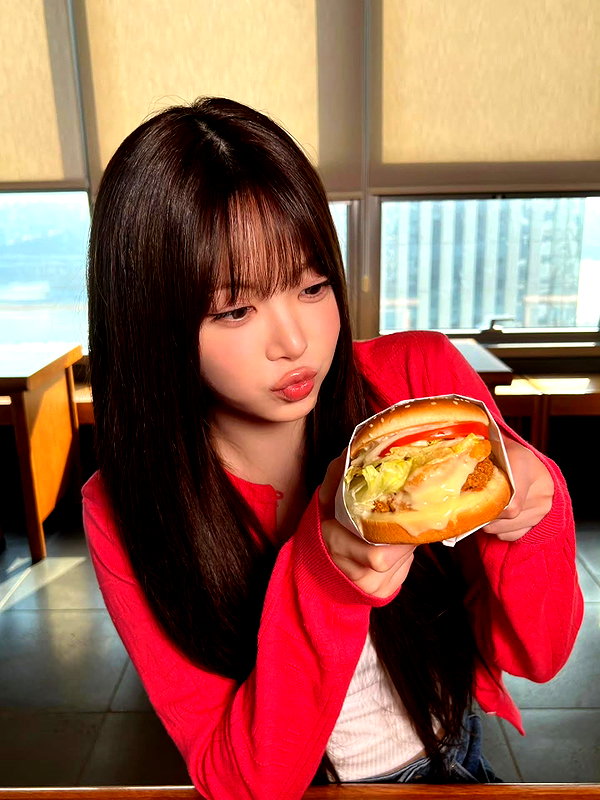 hhh.e_c.v instagram image archive image