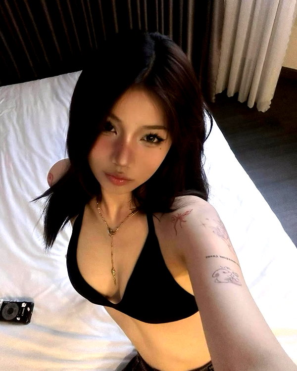 baddiesessence instagram image archive image