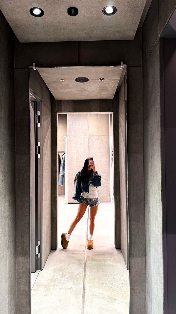 lyna_com2000 instagram image archive image