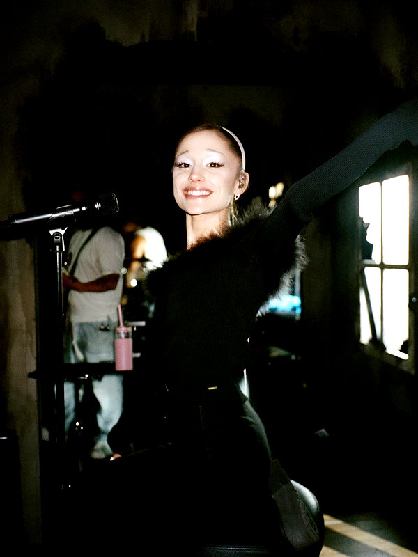 arianagrande instagram image archive image