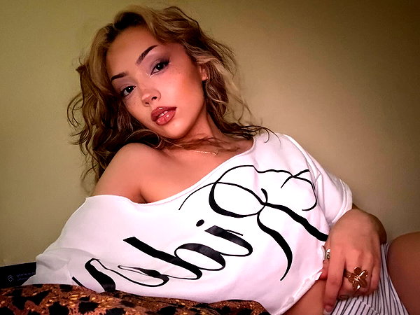 v.qx instagram image archive image