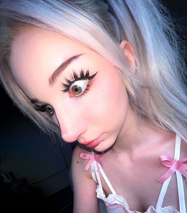 danielle.mercedie instagram image archive image