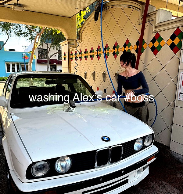Archived image from @lolabllue on Instagram
