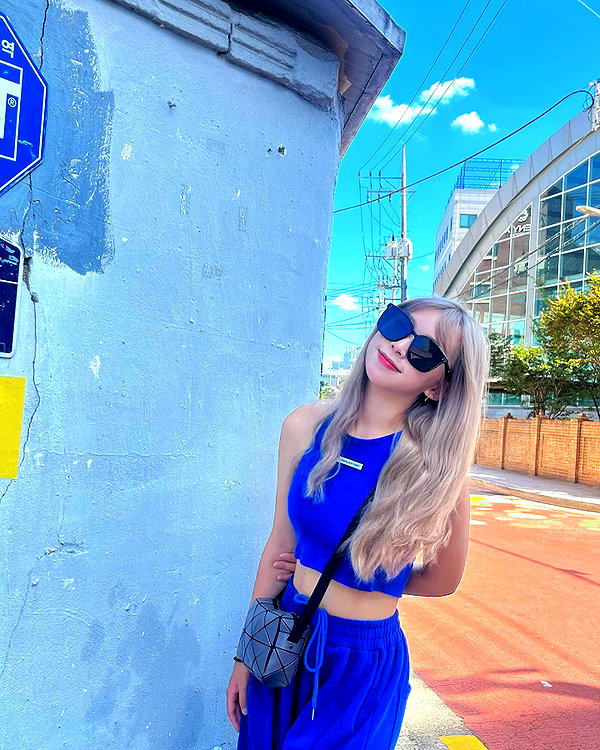 e.shao_417 instagram image archive image