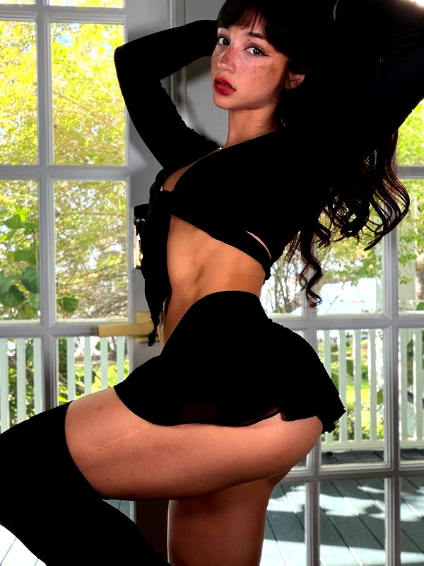daniellebarnaa instagram image archive image