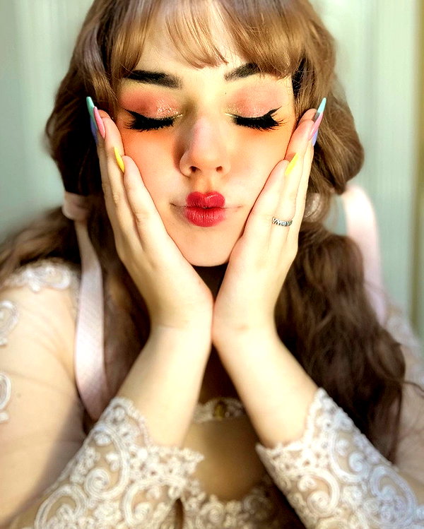 yeahimcaroline instagram image archive image