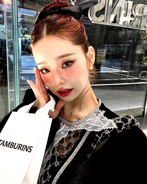 dear.zia instagram image archive image
