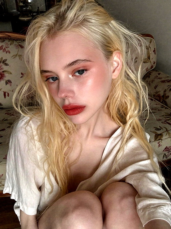 alisen.mari instagram image archive image