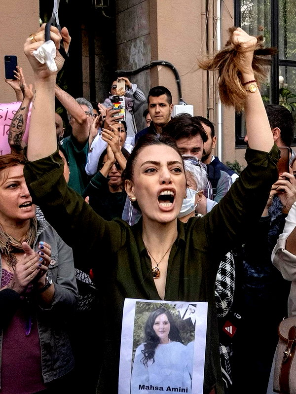 Archived image from @deanapourian on Instagram