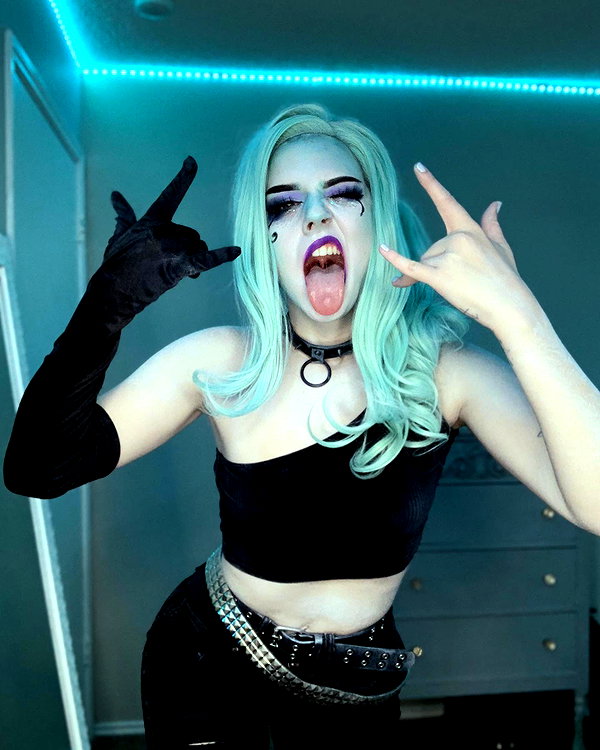 yeahimcaroline instagram image archive image