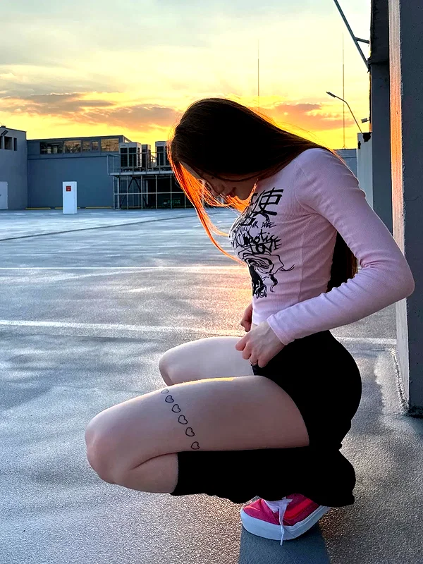 chica.niebla instagram image archive image