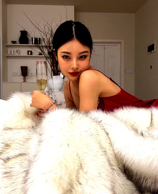 ll.lu1s instagram image archive image