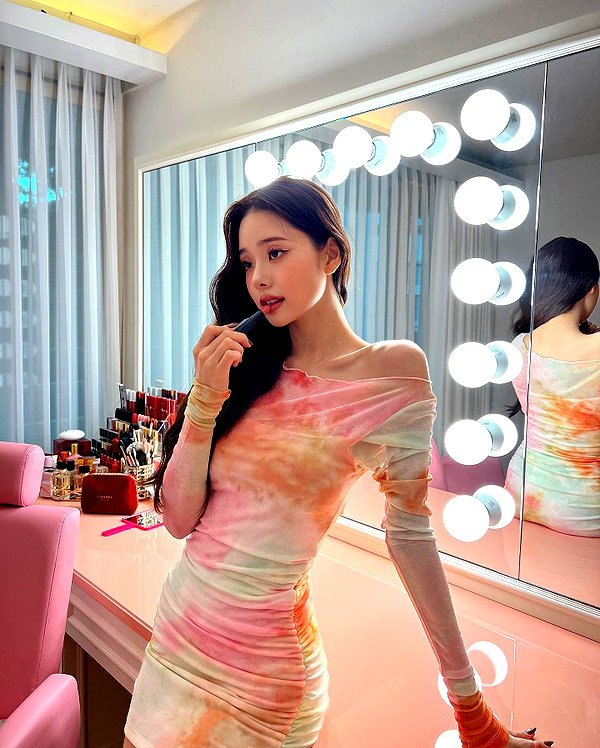 dear.zia instagram image archive image