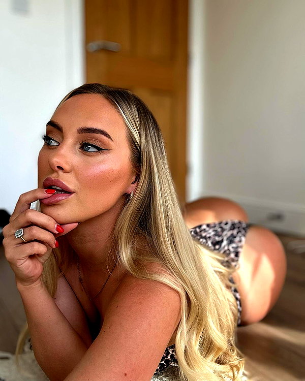 rhiannonbluee instagram image archive image