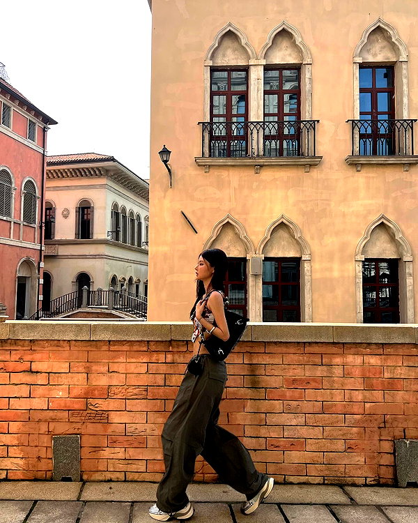ll.lu1s instagram image archive image