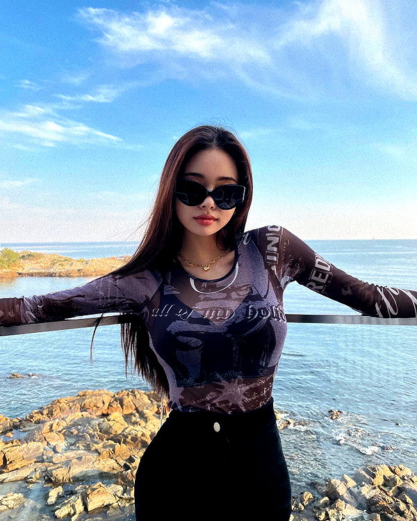 dear.zia instagram image archive image