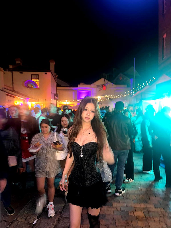 ywwyiiing instagram image archive image