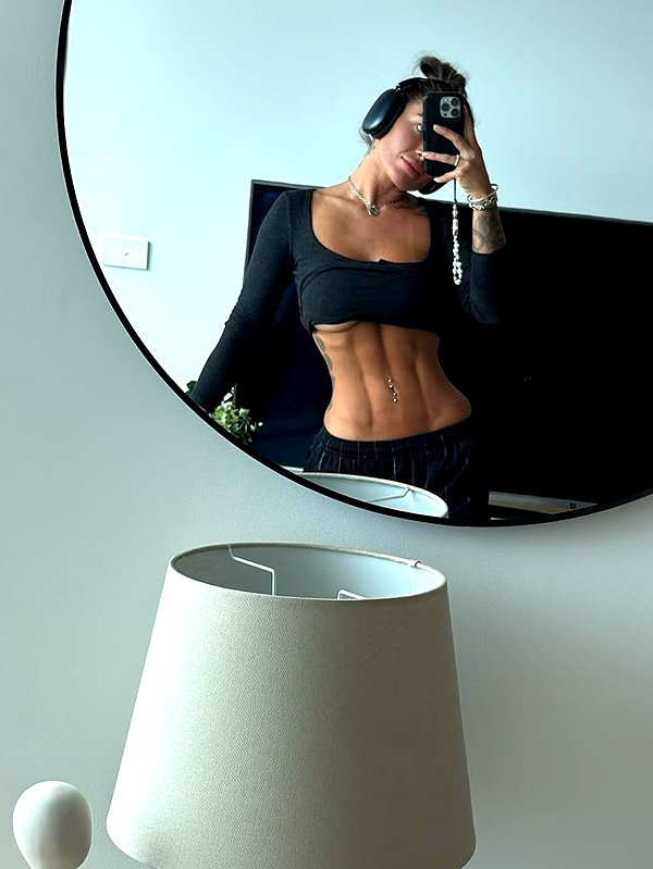 itshayleydavies instagram image archive image