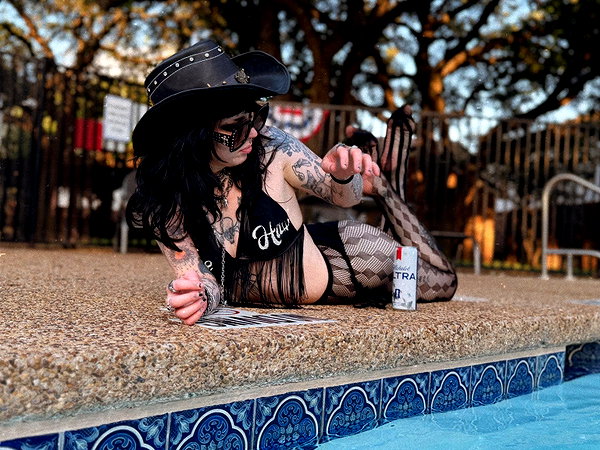 yeahimcaroline instagram image archive image