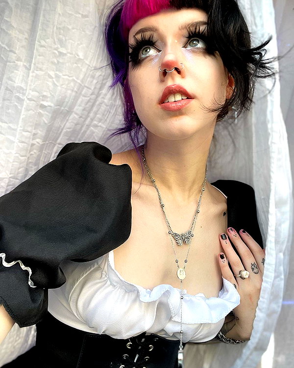 yeahimcaroline instagram image archive image