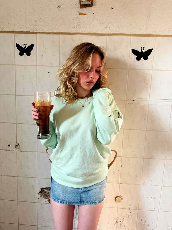 leni.bahr instagram image archive image