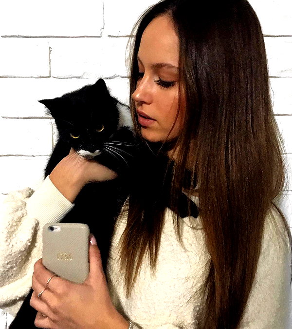olivia.mathers instagram image archive image