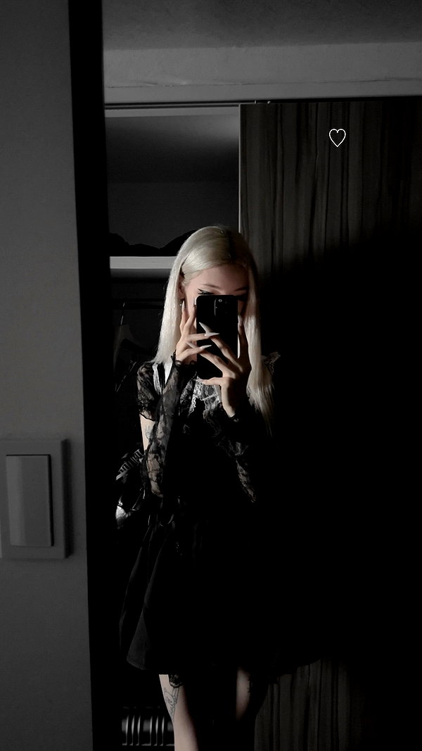 _lia.moon instagram image archive image