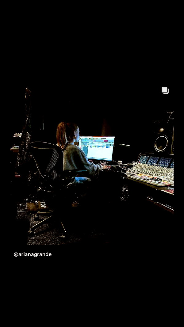 arianagrande instagram image archive image