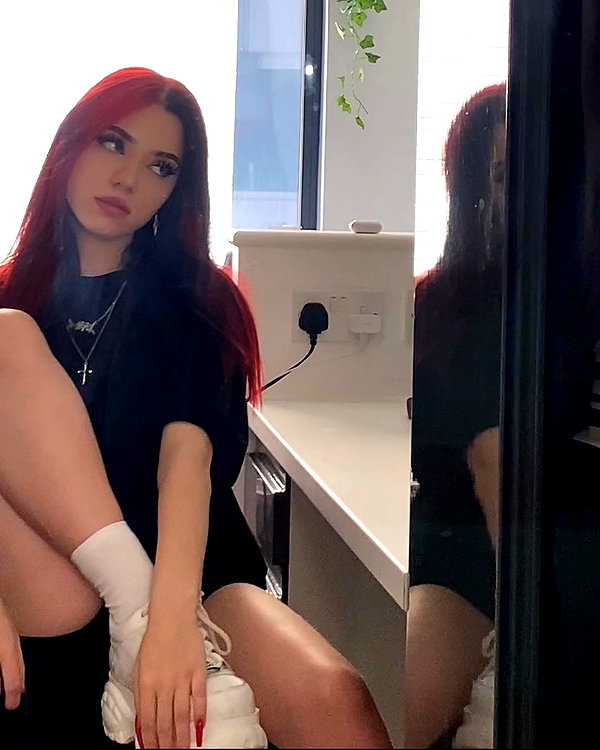 _roniira instagram image archive image