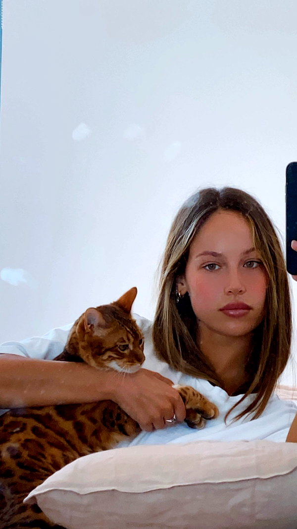 olivia.mathers instagram image archive image